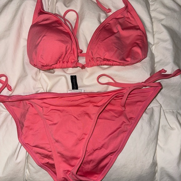 Swim + sports bras - Picture 15 of 15